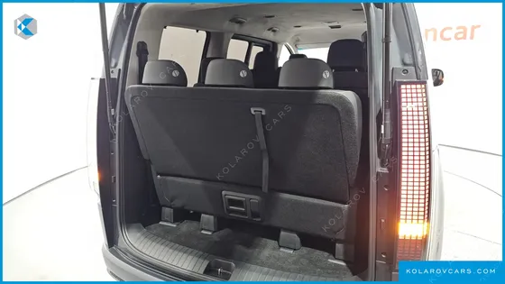 HYUNDAI STARIA LOUNGE 9-SEATER