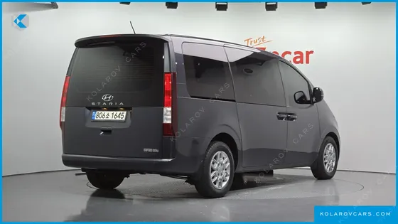 HYUNDAI STARIA CARGO 5-SEATER