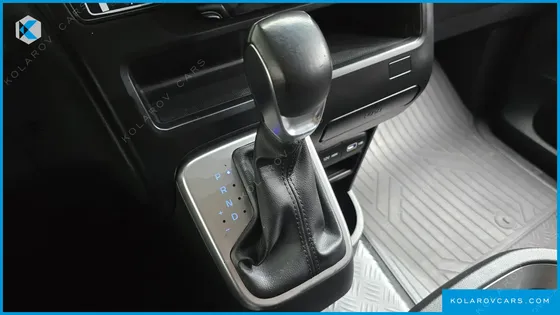 HYUNDAI STARIA CARGO 5-SEATER