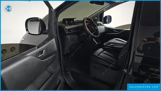 HYUNDAI STARIA L3.5 CARGO 5-SEATER