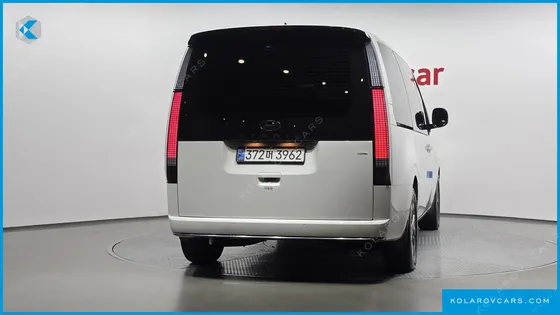 HYUNDAI STARIA 4WD LOUNGE 9-SEATER