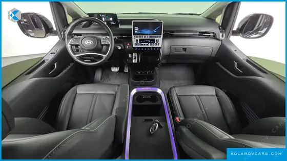 HYUNDAI STARIA 4WD LOUNGE 9-SEATER