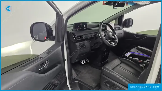 HYUNDAI STARIA 4WD LOUNGE 9-SEATER