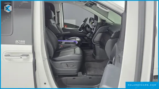 HYUNDAI STARIA 4WD LOUNGE 9-SEATER
