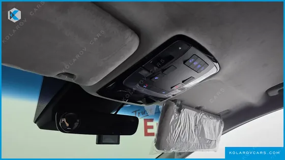 HYUNDAI STARIA 4WD LOUNGE 9-SEATER