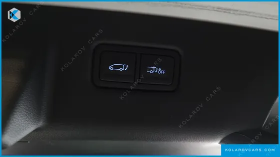HYUNDAI STARIA 4WD LOUNGE 9-SEATER