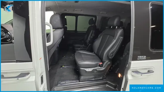 HYUNDAI STARIA 4WD LOUNGE 9-SEATER