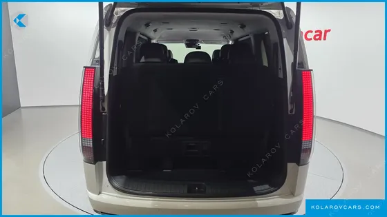 HYUNDAI STARIA 4WD LOUNGE 9-SEATER
