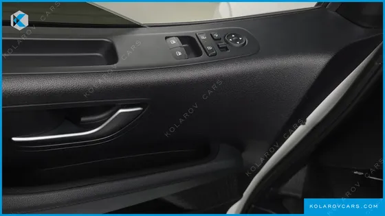HYUNDAI STARIA 4WD LOUNGE 9-SEATER