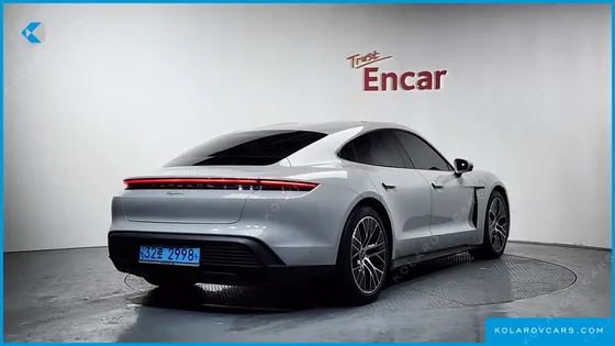 PORSCHE TAYCAN BASE