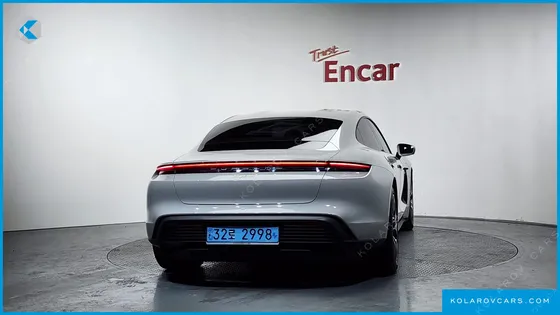 PORSCHE TAYCAN BASE