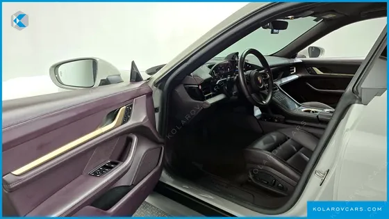 PORSCHE TAYCAN BASE