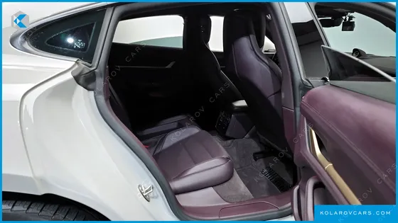 PORSCHE TAYCAN BASE