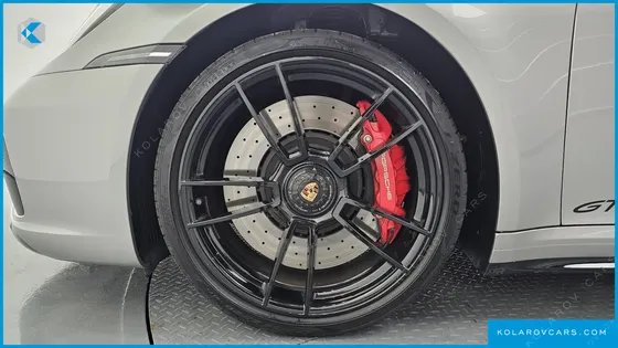 PORSCHE 911 CARRERA 4 GTS