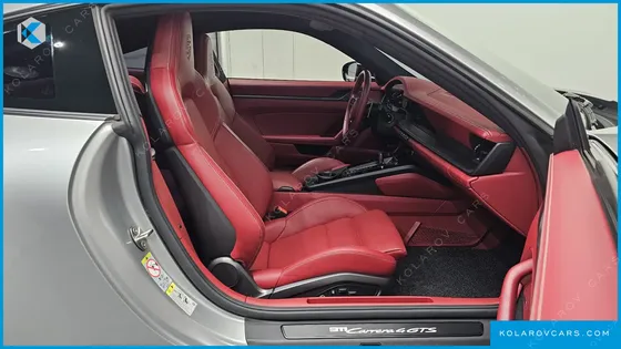 PORSCHE 911 CARRERA 4 GTS