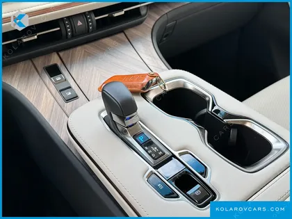 LEXUS LM 500H ROYAL