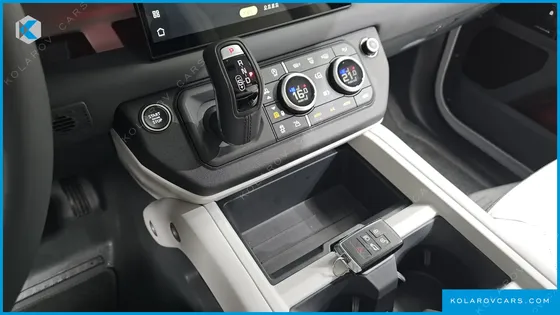 LAND ROVER DEFENDER 90 D250 X-DYNAMIC SE