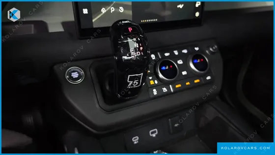 LAND ROVER DEFENDER 110 D300 75TH EDITION