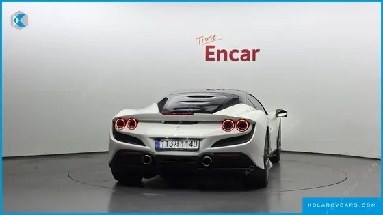 FERRARI F8 3.9 V8
