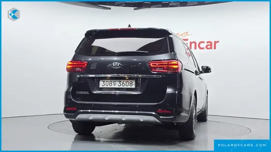 KIA CARNIVAL 9-SEATER LUXURY