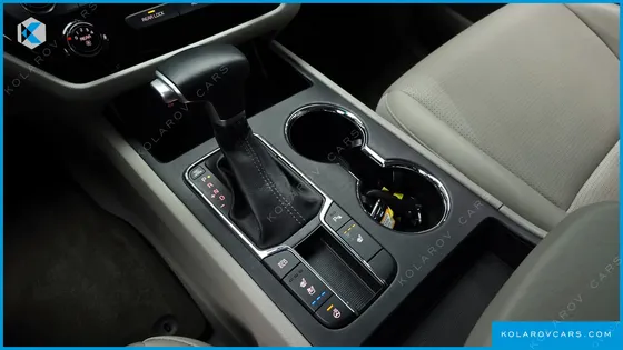 KIA CARNIVAL 9-SEATER LUXURY