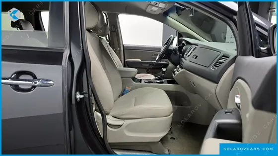 KIA CARNIVAL 9-SEATER LUXURY
