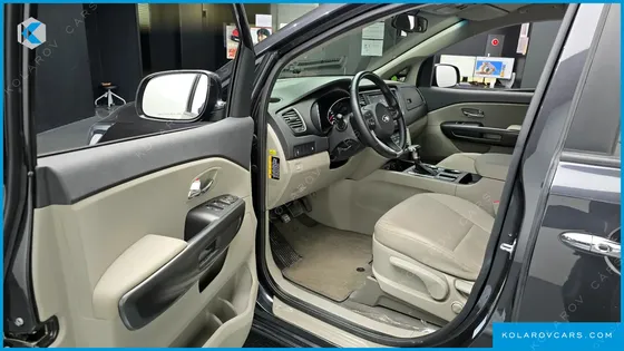 KIA CARNIVAL 9-SEATER LUXURY