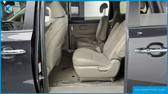 KIA CARNIVAL 9-SEATER LUXURY