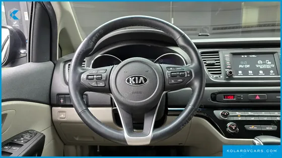 KIA CARNIVAL 9-SEATER LUXURY