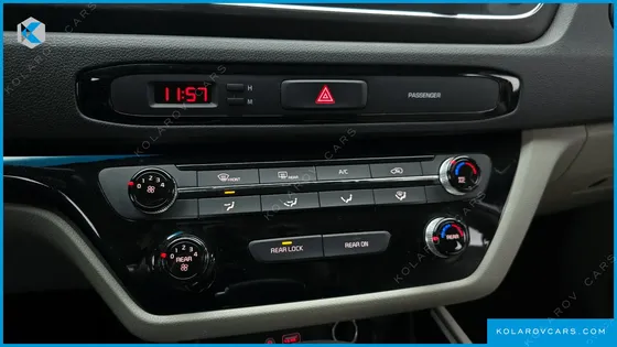 KIA CARNIVAL 9-SEATER LUXURY