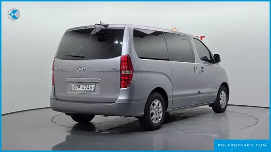 HYUNDAI STAREX VAN 5-SEATER