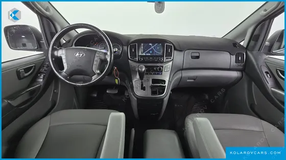 HYUNDAI STAREX VAN 5-SEATER