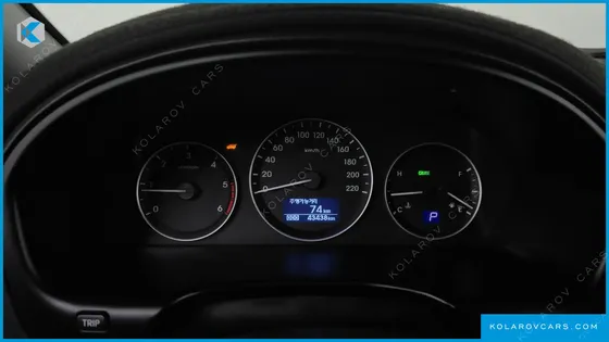 HYUNDAI STAREX VAN 5-SEATER