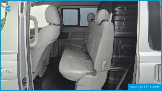 HYUNDAI STAREX VAN 5-SEATER