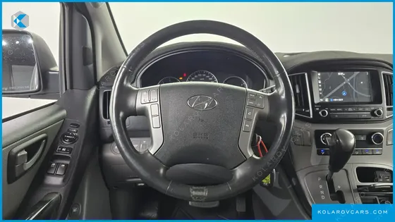 HYUNDAI STAREX VAN 5-SEATER