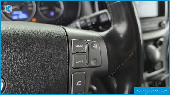 HYUNDAI STAREX VAN 5-SEATER