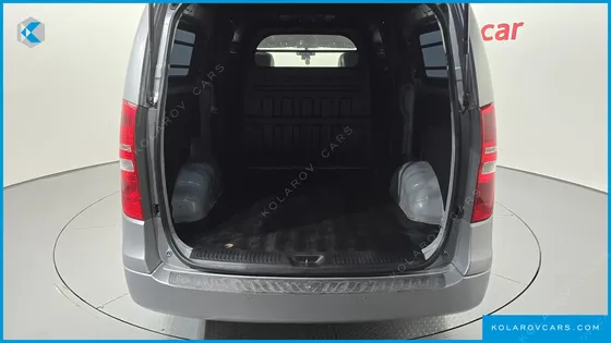 HYUNDAI STAREX VAN 5-SEATER