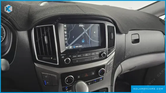 HYUNDAI STAREX VAN 5-SEATER