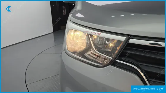 HYUNDAI STAREX VAN 5-SEATER