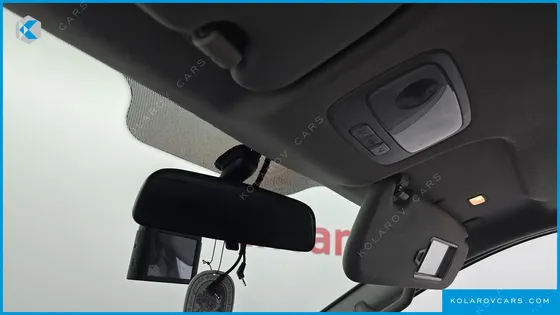 HYUNDAI STAREX VAN 5-SEATER