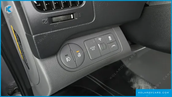 HYUNDAI STAREX VAN 5-SEATER