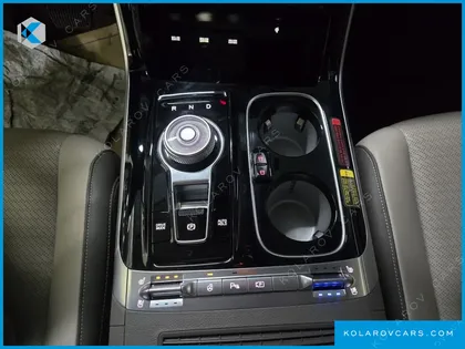 KIA CARNIVAL GASOLINE 9-SEATER HI-LIMOUSINE