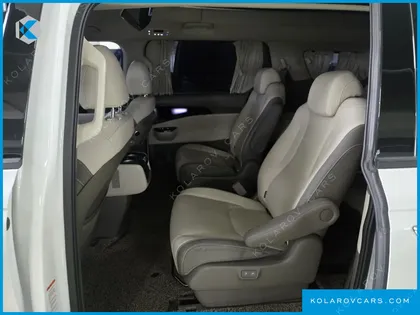 KIA CARNIVAL GASOLINE 9-SEATER HI-LIMOUSINE