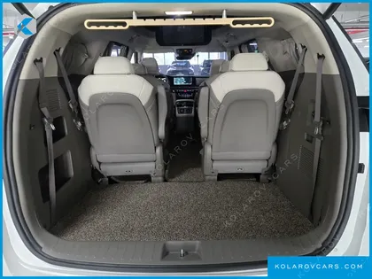 KIA CARNIVAL GASOLINE 9-SEATER HI-LIMOUSINE