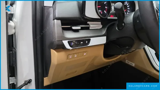 KIA CARNIVAL GASOLINE 9-SEATER PRESTIGE