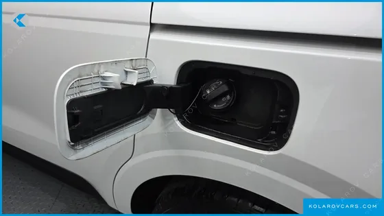 KIA CARNIVAL GASOLINE 9-SEATER PRESTIGE