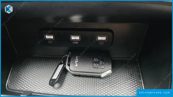KIA CARNIVAL GASOLINE 9-SEATER PRESTIGE