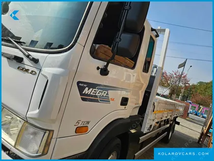 HYUNDAI MEGA TRUCK GOLD