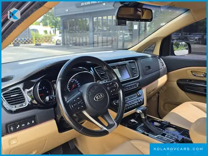 KIA CARNIVAL 7-SEATER HI-LIMOUSINE