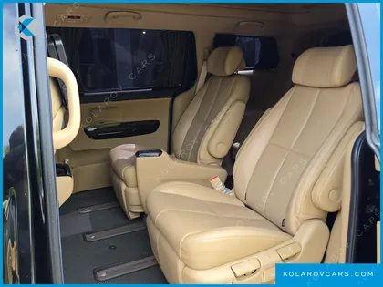 KIA CARNIVAL 7-SEATER HI-LIMOUSINE